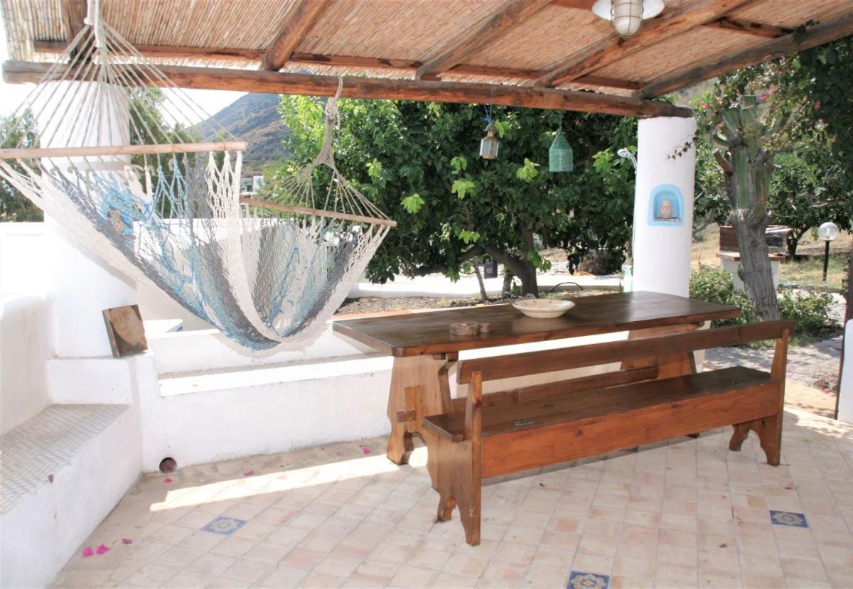 Case Al Mare - Terrazzi Panoramici E Ampio Giardino Santa Marina Salina Bagian luar foto